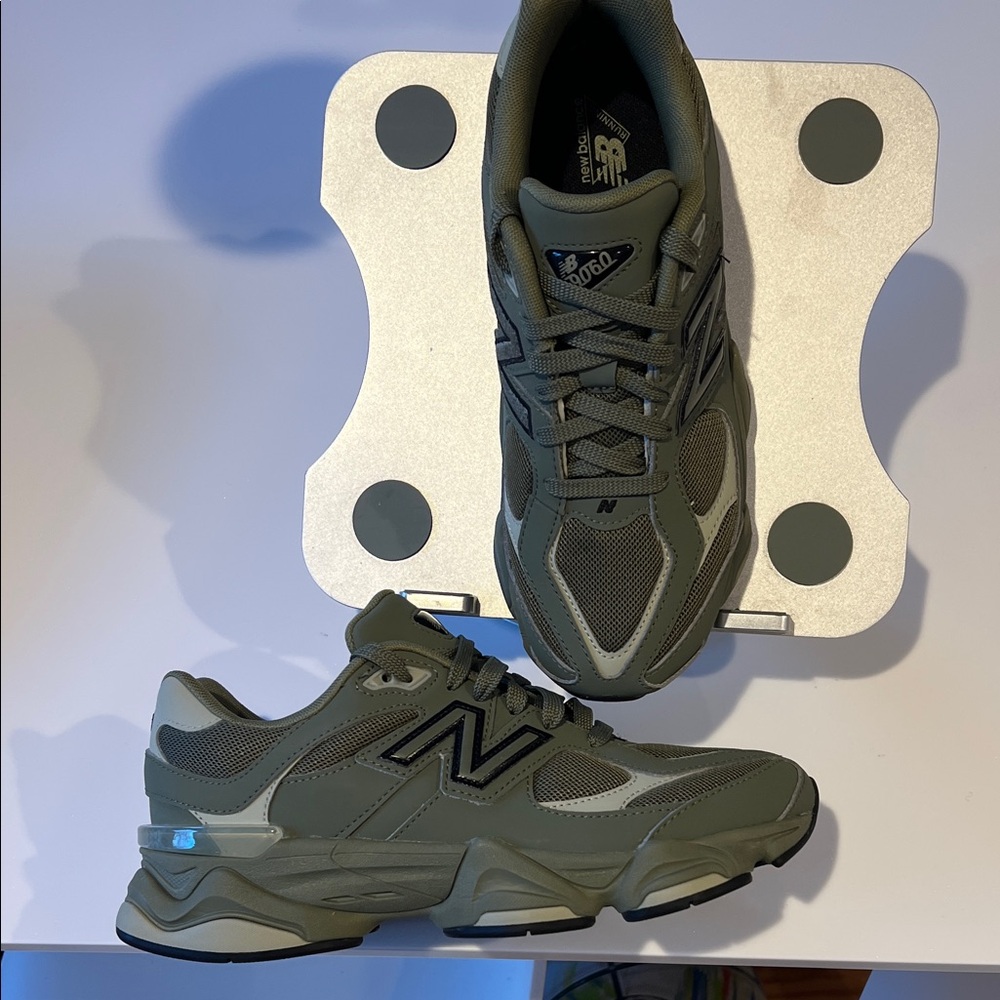 New Balance 9060 Olivine green Sneakers unisex Men's size 7 / US Women’s 8.5